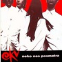 Neko Nas Posmatra
